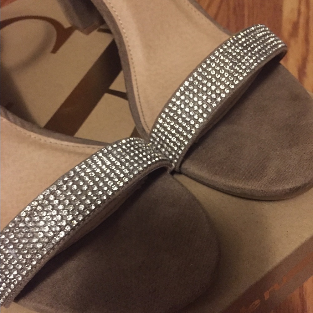 Shoes - Picture 2 of 4